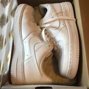 White Nike Air Force